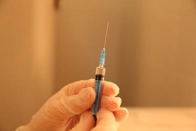 Дмитрий Глушко - Более 380 тысяч педагогических работников сделали прививку от COVID-19 - vm.ru