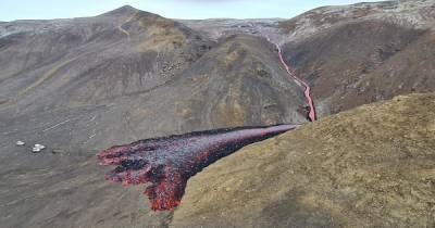 На вулкане Фаградальсфьядль в Исландии образовались новые трещины: туристов эвакуировали - focus.ua - Исландия
