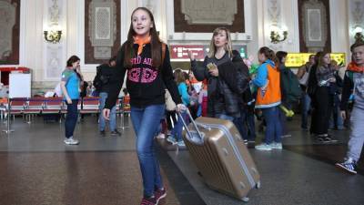 Школьники смогут путешествовать на поезде со скидкой 50% летом 2021 года - m24.ru