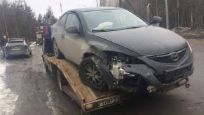 Под Оленегорском автомобиль врезался в столб - usedcars.ru - Оленегорск - Мурманская обл.
