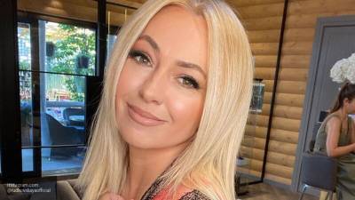 Яна Рудковская - Евгений Плющенко - Рудковская рассмешила фанатов, прикрыв грудь сумкой - nation-news.ru