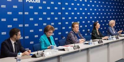 Анна Кузнецова - "Единая Россия" предлагает ввести во всей России единые меры поддержки многодетных семей - ruposters.ru