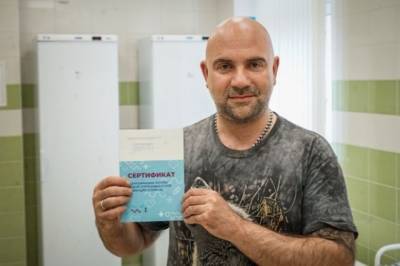 Тимофей Баженов - Телеведущий Тимофей Баженов призвал москвичей привиться от коронавируса - aif.ru