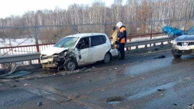 В ДТП с автобусом под Новосибирском погибли два человека - iz.ru - Новосибирск - Новосибирская обл.
