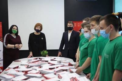 Мэр Сергей Ерёмин поблагодарил волонтеров за поддержку инициативы «Красноярск - «Город трудовой доблести» - kras.mk.ru - Красноярск