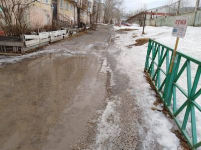 Жители Североуральска присвоили гигантской луже имя главы города - znak.com - Североуральск