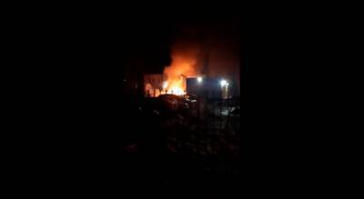 За Волгой снова поджигают машины: видео с охраняемой стоянки - progorod76.ru - Ярославская обл. - Ярославль