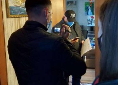 Под Запорожьем прокурор и депутат погорели на крупной взятке - lenta.ua - Запорожье - Бердянск