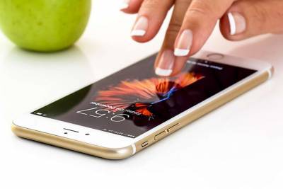 Медики объяснили, чем чревато частое использование смартфона - lenta.ua
