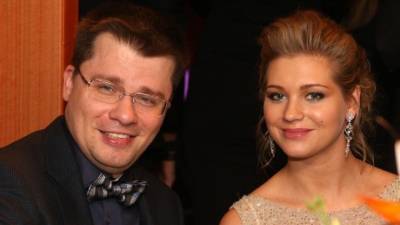 Кристина Асмус - Гарик Харламов - Асмус рассказала о доставшейся ей от Харламова «заразе» - 5-tv.ru