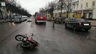 В Уфе пара на мотоцикле влетела в иномарку - bash.news - Уфа