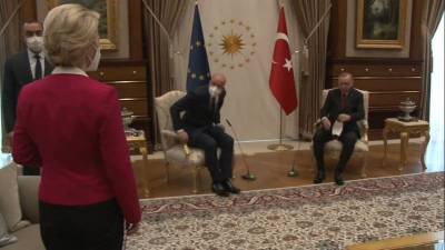 Тайип Эрдоган - Владимир Омелян - Мевлюта Чавушоглу - Шарль Мишель - Главе Еврокомиссии не хватило стула на встрече с Эрдоганом (видео) - sharij.net - Турция - Washington - Анкара - Ляйен