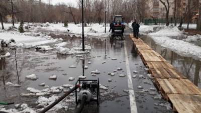 В Барнауле паводок затопил городской парк - runews24.ru - Барнаул