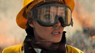 Анджелина Джоли - Анджелина Джоли стала спасательницей в триллере "Те, кто желает мне смерти" фото - 24tv.ua - штат Монтана