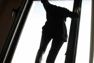 Кровавый апрель: в Ярославле уже третий мужчина с начала месяца погиб выпав из окна - yar.mk.ru - Ярославль