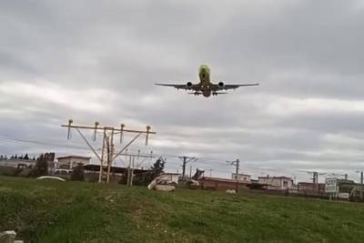 В Сочи самолёт не смог сесть из-за ветра - kuban.mk.ru - Сочи - Краснодар