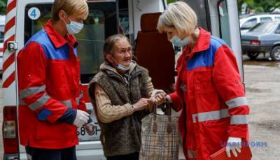 Ярослав Кучер - Украинцев просят записывать на вакцинацию своих пожилых родственников - lenta.ua - Украина