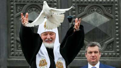 патриарх Кирилл - Мария Дева - На Благовещение Патриарх Кирилл выпустил в небо голубей - vesti.ru - Русь
