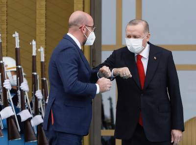 Тайип Эрдоган - Шарль Мишель - Глава Еврокомиссии угодила в конфуз на переговорах с Эрдоганом - tvc.ru - Турция - Анкара - Ляйен