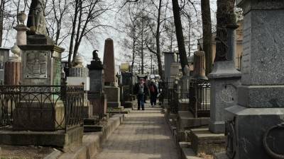Надгробная плита раздавила жительницу Тольятти во время уборки могилы - newinform.com - Тольятти