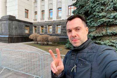 Владимир Зеленский - Алексей Арестович - Денис Пушилин - Леонид Кравчук - Началось срочное заседание переговорной группы по Донбассу - lenta.ru - Киев - Донецкая обл.