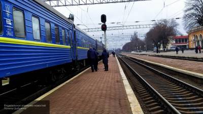 Поездка в украинском поезде научила жителя Дании мыть окна шваброй - newinform.com - Дания