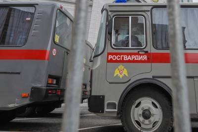 Мужчину, угрожавшего ножом охранникам торгового центра, задержали в Москве - vm.ru - Москва