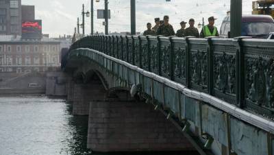 Движение по Литейному мосту ограничат на две недели - dp.ru - р-н Приморский