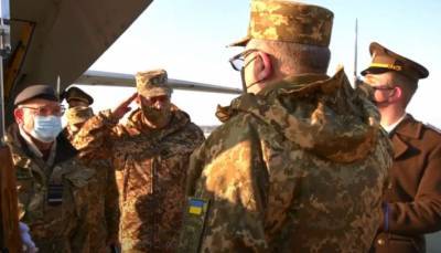 Руслан Хомчак - Стюарт Пич - В Украину прибыл председатель Военного комитета НАТО (ВИДЕО) - lenta.ua - Украина