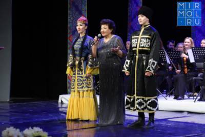 В Дагестанском театре оперы и балета прошел Юбилейный вечер Асият Кумратовой - mirmol.ru