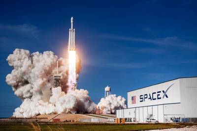 Falcon 9 успешно села на платформу в Атлантике - tvc.ru - шт.Флорида