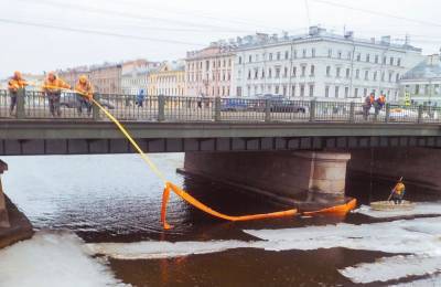 В Петербурге с городских акваторий собрали 103 кубометра мусора - ivbg.ru - Ленинградская обл. - Санкт-Петербург - Петербург