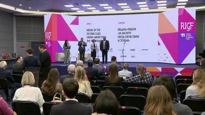 Максут Шадаев - На Российском форуме по управлению интернетом обсудили тему доминирования IT-гигантов - 1tv.ru