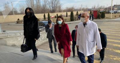 Анаит Аванесян - Глава Минздрава поздравила рожениц столичного медцентра с Днем материнства и красоты - ru.armeniasputnik.am