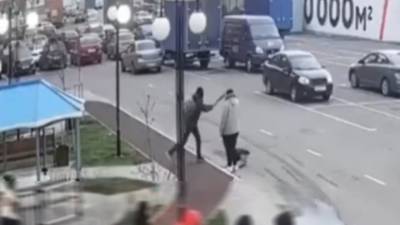 В Краснодаре подросток ударил битой женщину, сделавшую ему замечание - vesti.ru - Краснодар