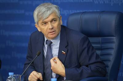 Александр Петров - Петров объяснил, почему не стоит тянуть с вакцинацией от коронавируса - pnp.ru
