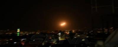 В Сирии заявили о ракетной атаке Израиля по окрестностям Дамаска и о ранениях людей - runews24.ru - Сирия - Дамаск - Сана - Ливан
