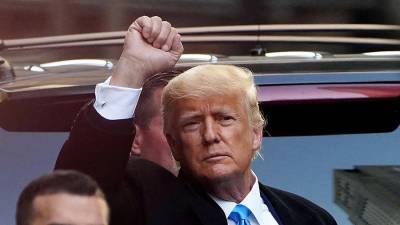 Дональд Трамп - Нацархив США решил выложить в открытый доступ сообщения Трампа из Twitter - iz.ru