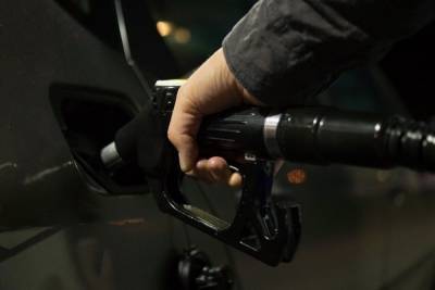 Цены на бензин и дизтопливо снова выросли в Новосибирске - novos.mk.ru - Новосибирск