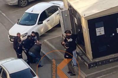 В Краснодаре задержали ударившего женщину битой подростка - kuban.mk.ru - Краснодар