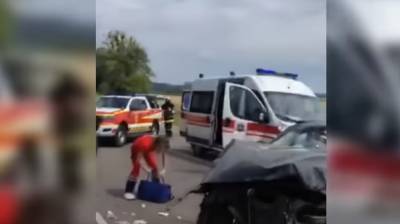 Под Львовом мама потеряла сразу двух дочерей, кадры жуткого ДТП: "У девочек просто не было шансов" - politeka.net - Львов - Франция - Львовская обл.