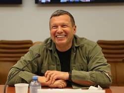 Владимир Соловьев - Дмитрий Гудков - Шоу Соловьева требуют закрыть и отобрать его виллу в Италии - newsland.com