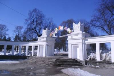 В Костроме парк «Центральный» обнесли забором, чтобы костромичи не мешали археологам - kostroma.mk.ru - Кострома