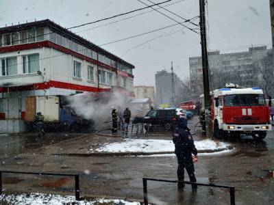 В Твери возле «Магнита» на бульваре Ногина сгорела ГАЗель - afanasy.biz - Тверь