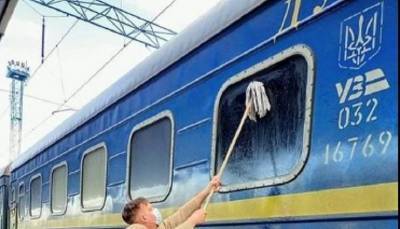 Датчанин купил швабру и сам помыл грязное окно в купе поезда Измаил–Киев - фото и реакция сети - ТЕЛЕГРАФ - telegraf.com.ua - Киев - Дания