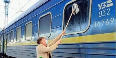 Грязь «давняя и устойчивая». Датчанин купил швабру и самостоятельно помыл окно поезда Измаил — Киев - nv.ua - Киев - Дания