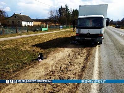 Водитель грузовика насмерть сбил велосипедистку возле Дятлово - naviny.by - район Дятловский