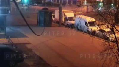 На видео попало лобовое ДТП на улице Ярослава Гашека - piter.tv - Санкт-Петербург