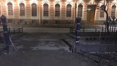 В Смольном планируют восстановить ограду Румянцевского сада, когда на то появятся деньги - piter.tv