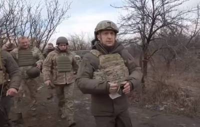 Владимир Зеленский - «Поддержать боевой дух защитников Украины»: Зеленский прибыл на Донбасс - topwar.ru